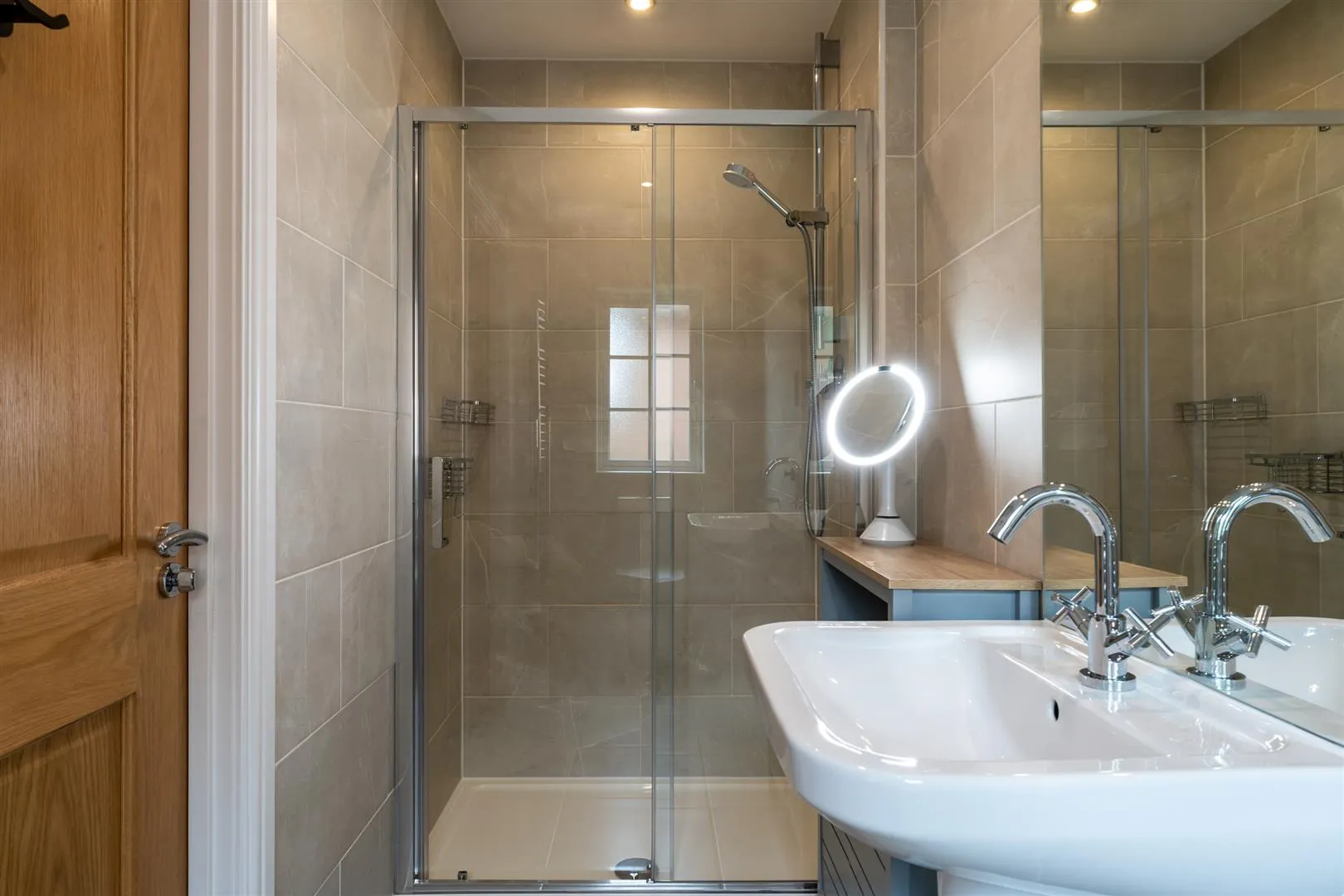 Master En-Suite Shower Room